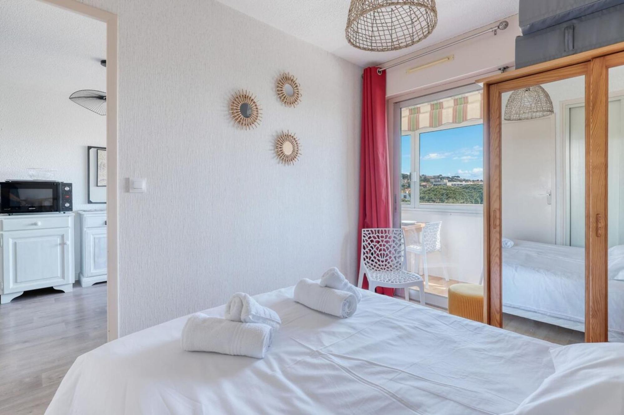 T2 600 M From The Beach! Air-Conditioned Le Lavandou Bagian luar foto