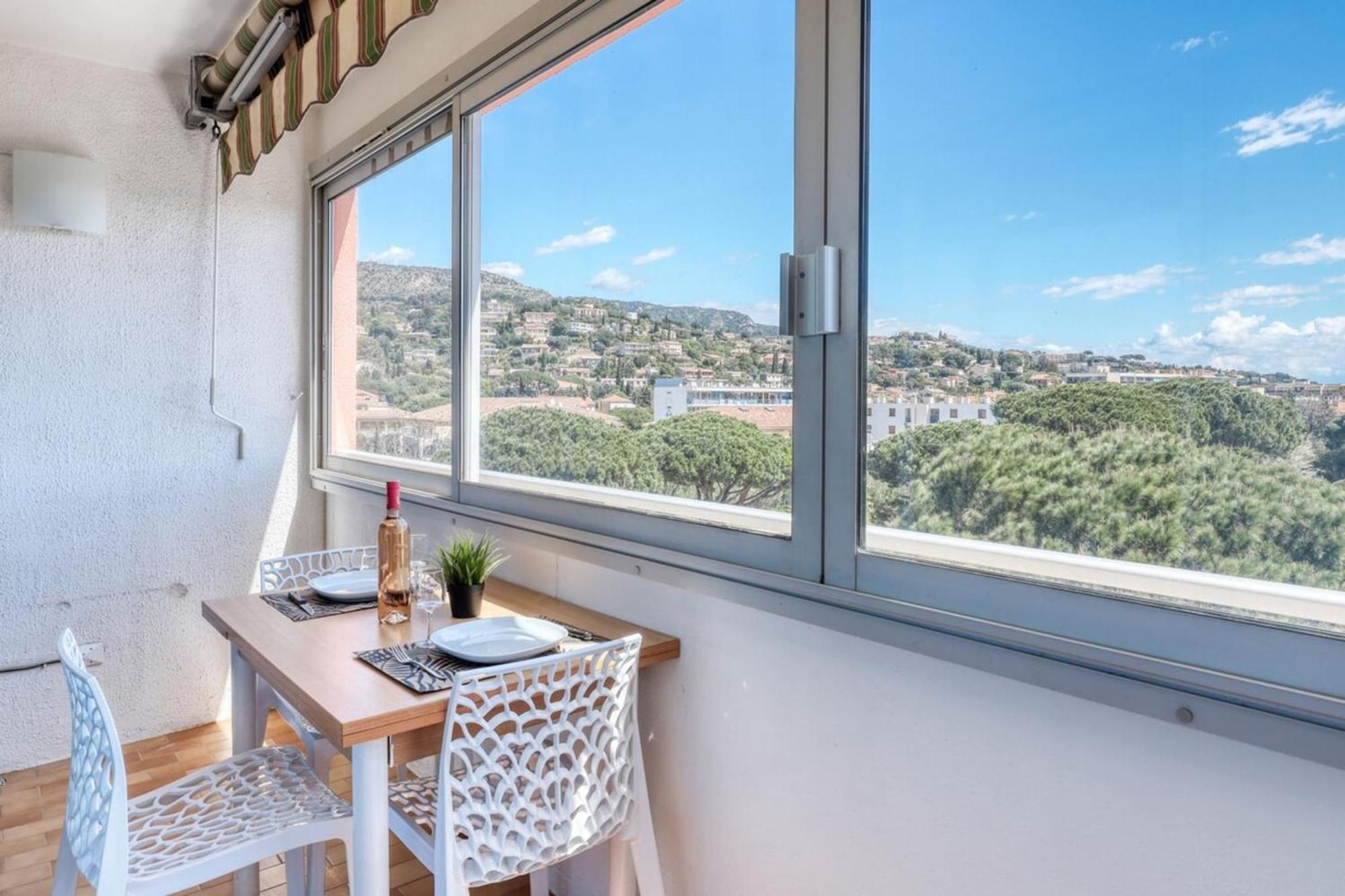 T2 600 M From The Beach! Air-Conditioned Le Lavandou Bagian luar foto
